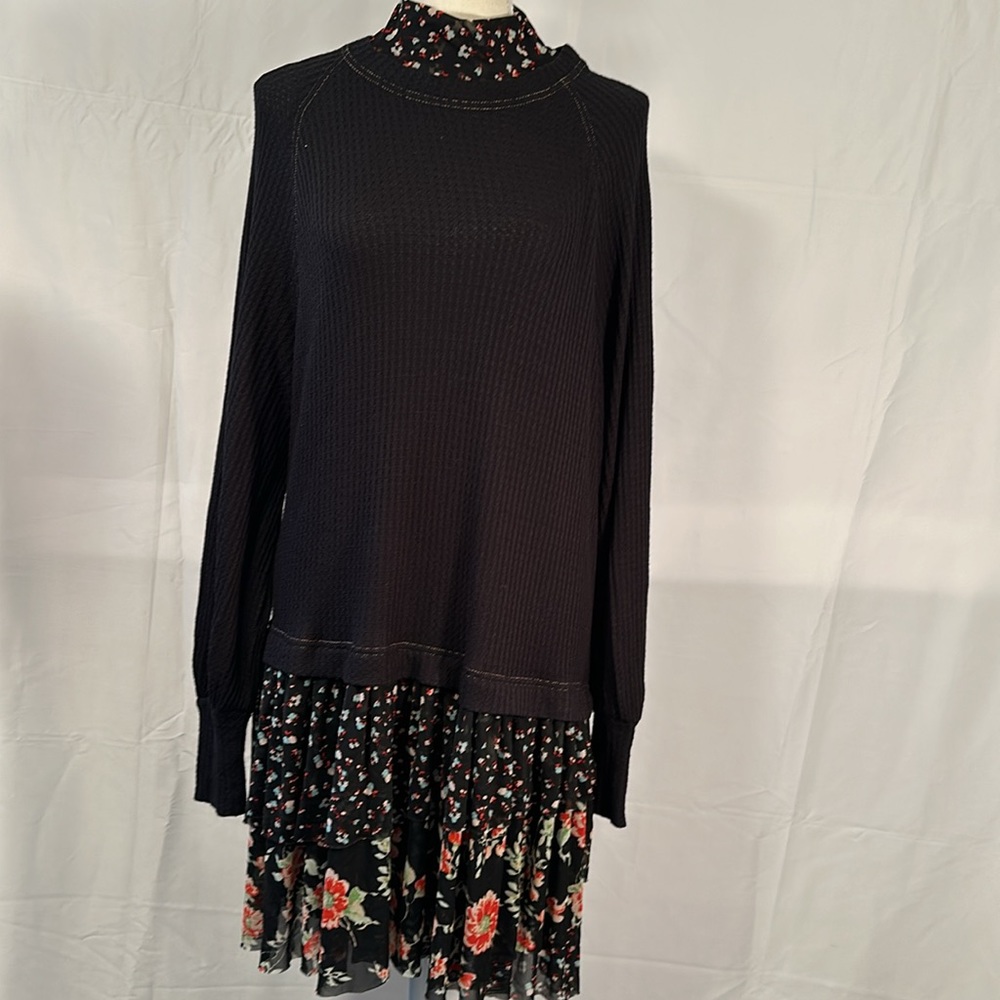 Free People black and floral, romantic long sleeve top, size medium, great shape
